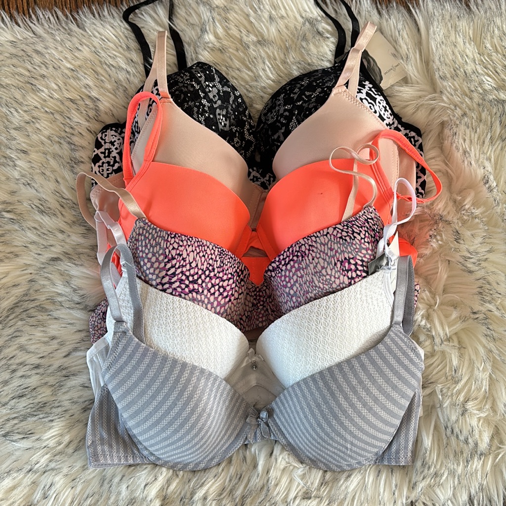 *Nwot 6 Body Naturals Bra Bundle